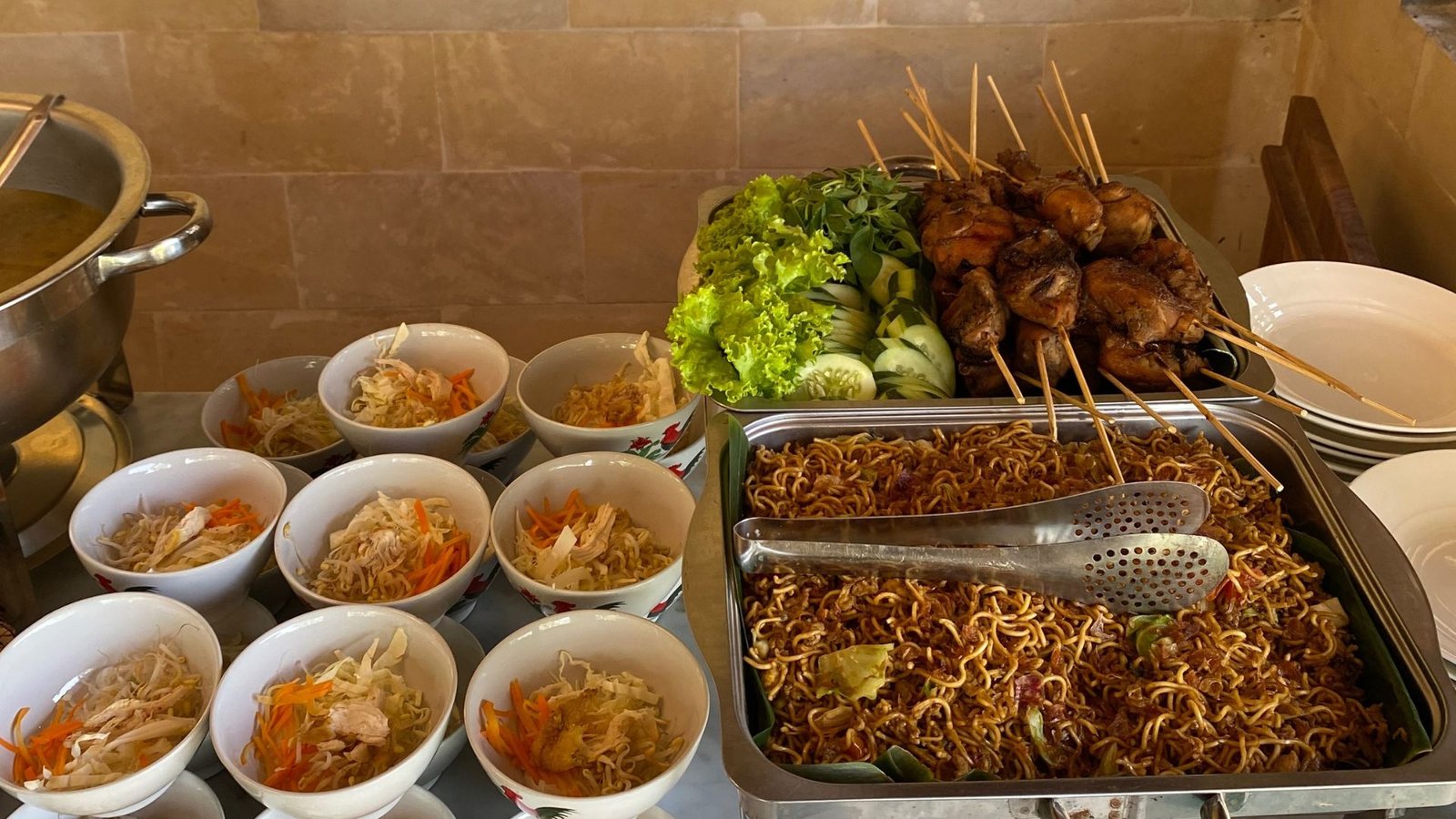 resto menu khas ayam bakar dan bakmi djowo