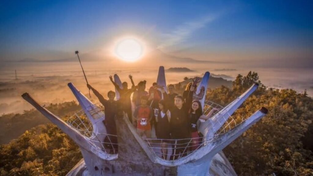 Bukit Rhema Gereja Ayam pengalaman spiritual