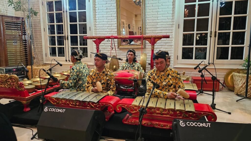 hotel borobudur restaurant