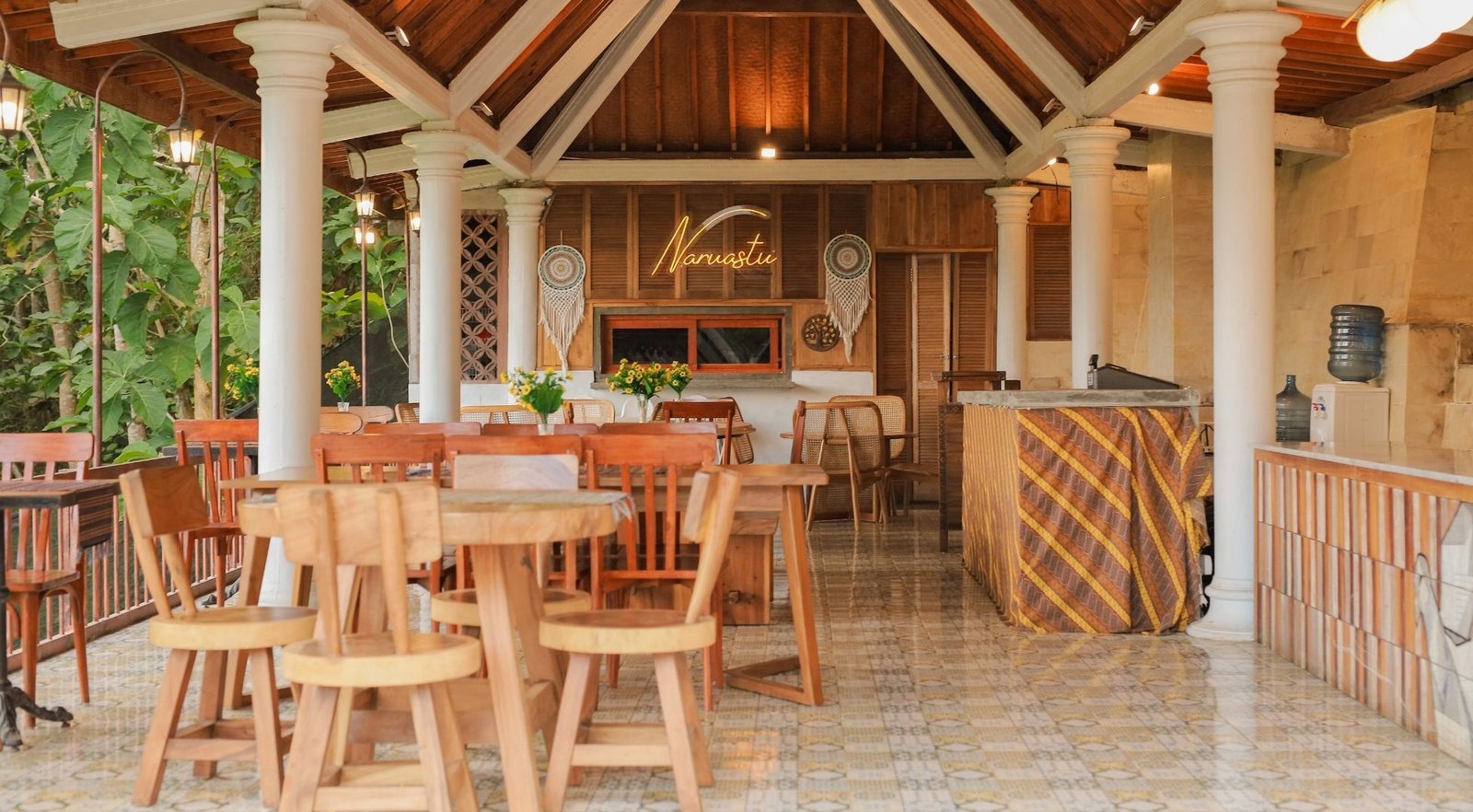Joglo Naruastu Kedai Bukit Rhema untuk resto keluarga di Magelang